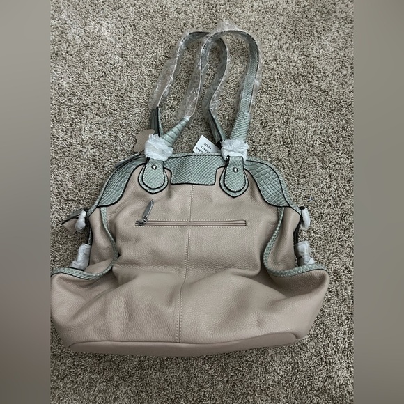 Monroe & Main Elegant Beige and Gray Women's Handbag - Picture 4 of 6